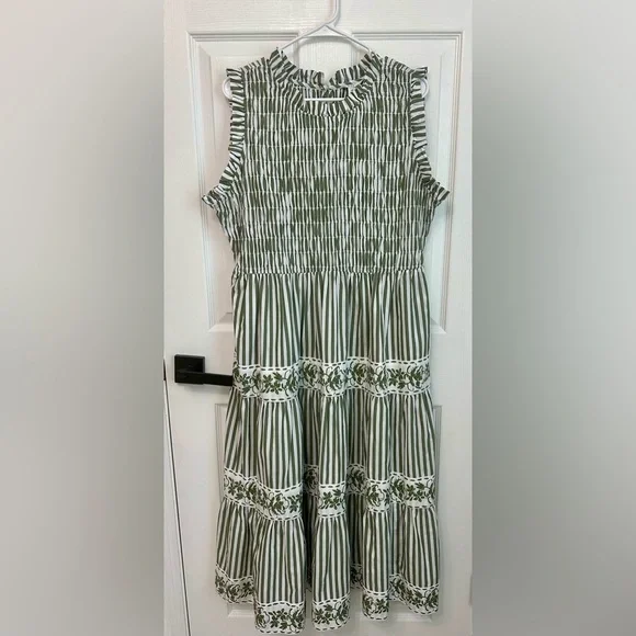 Crown & Ivy 100% cotton dress green white striped pattern Size 16 Elastic Top - Picture 1 of 8